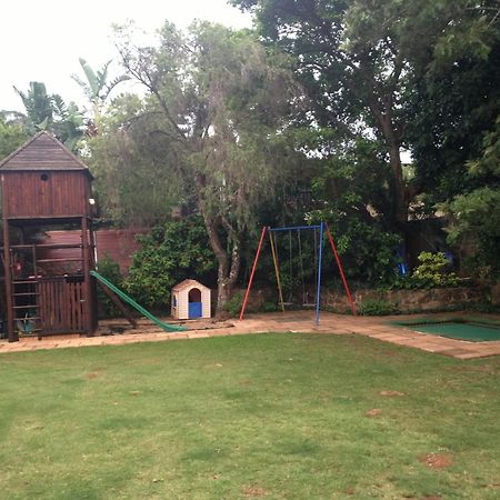Umhlanga Self Catering Guest House ダーバン エクステリア 写真