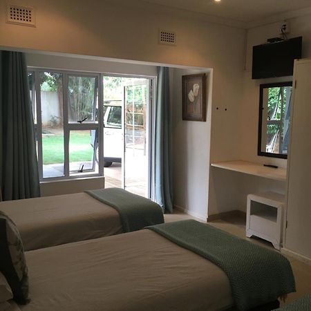 Umhlanga Self Catering Guest House ダーバン エクステリア 写真