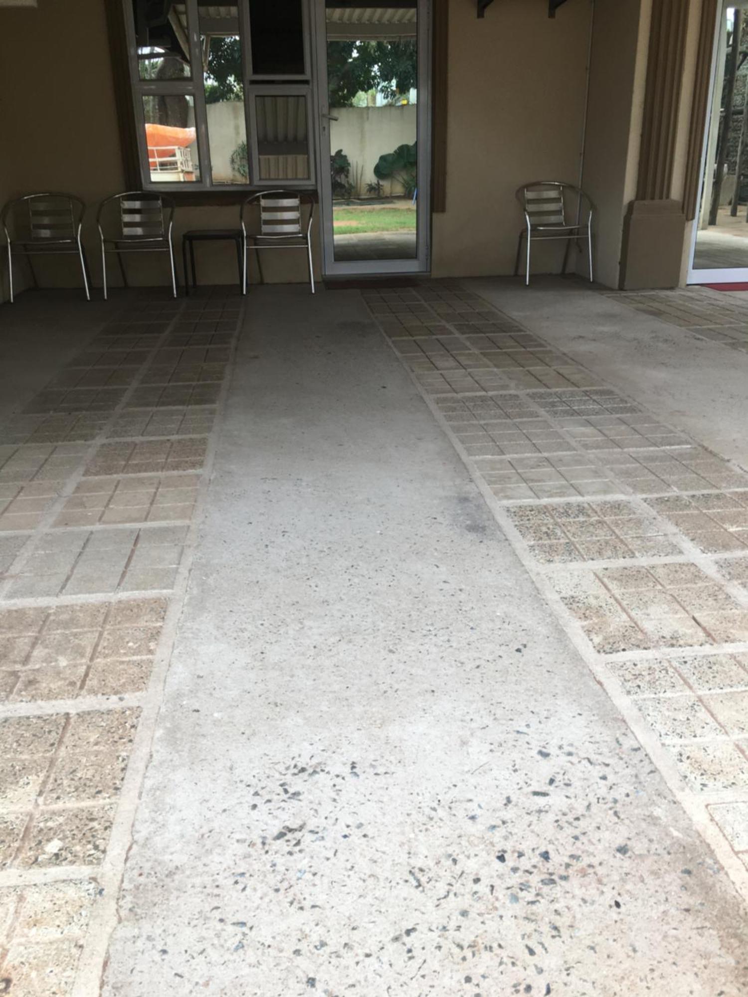 Umhlanga Self Catering Guest House ダーバン エクステリア 写真