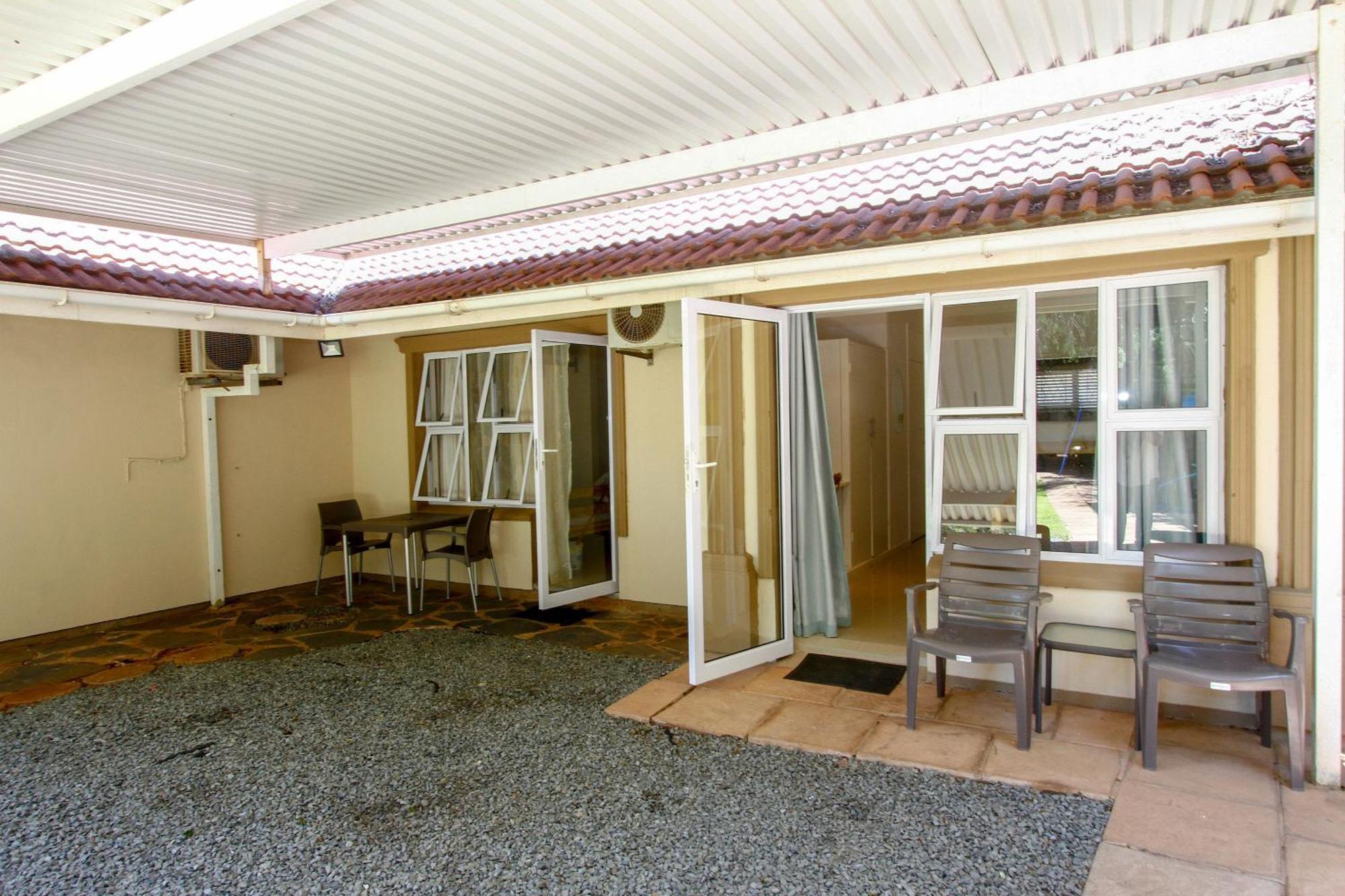 Umhlanga Self Catering Guest House ダーバン エクステリア 写真