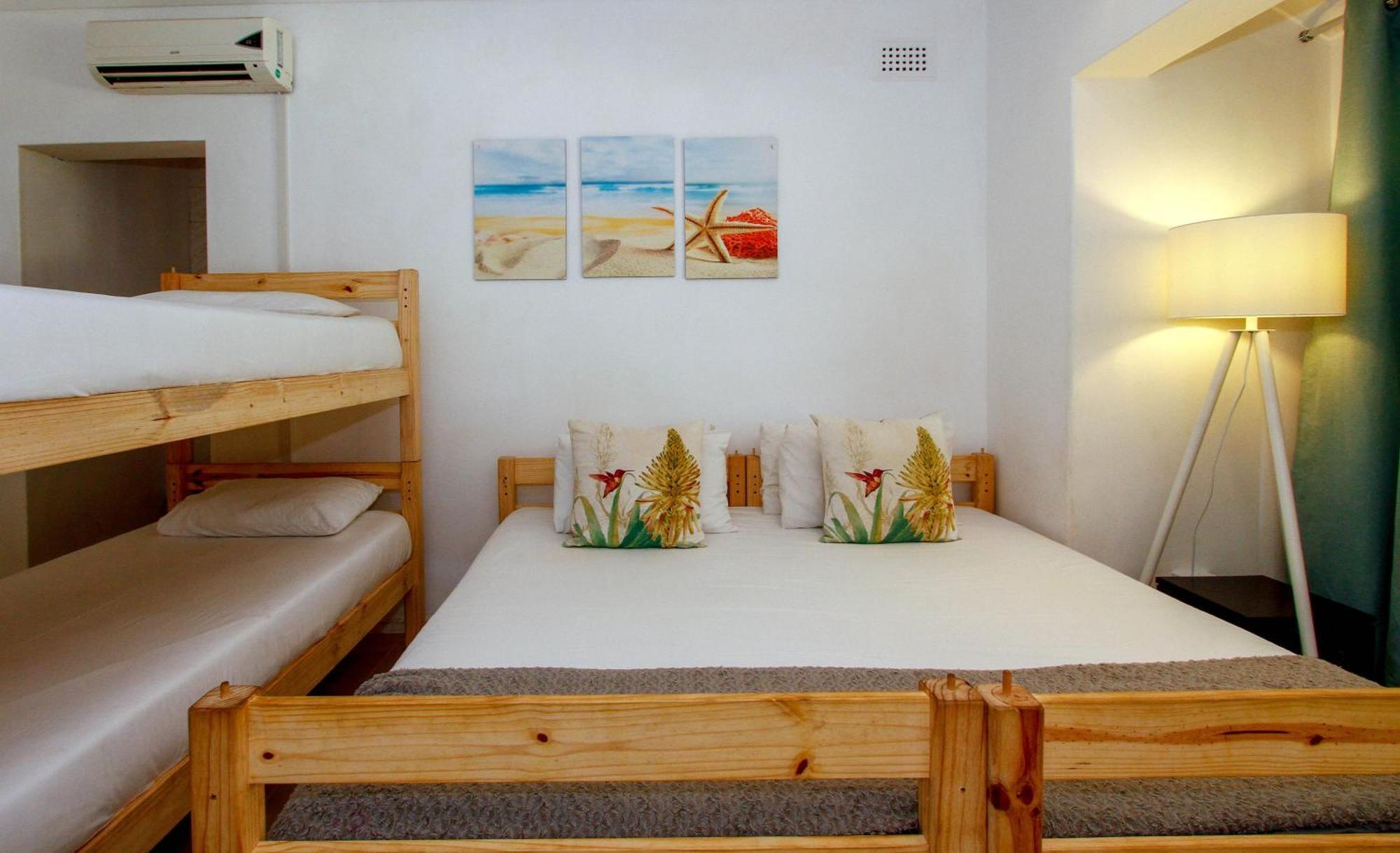 Umhlanga Self Catering Guest House ダーバン エクステリア 写真