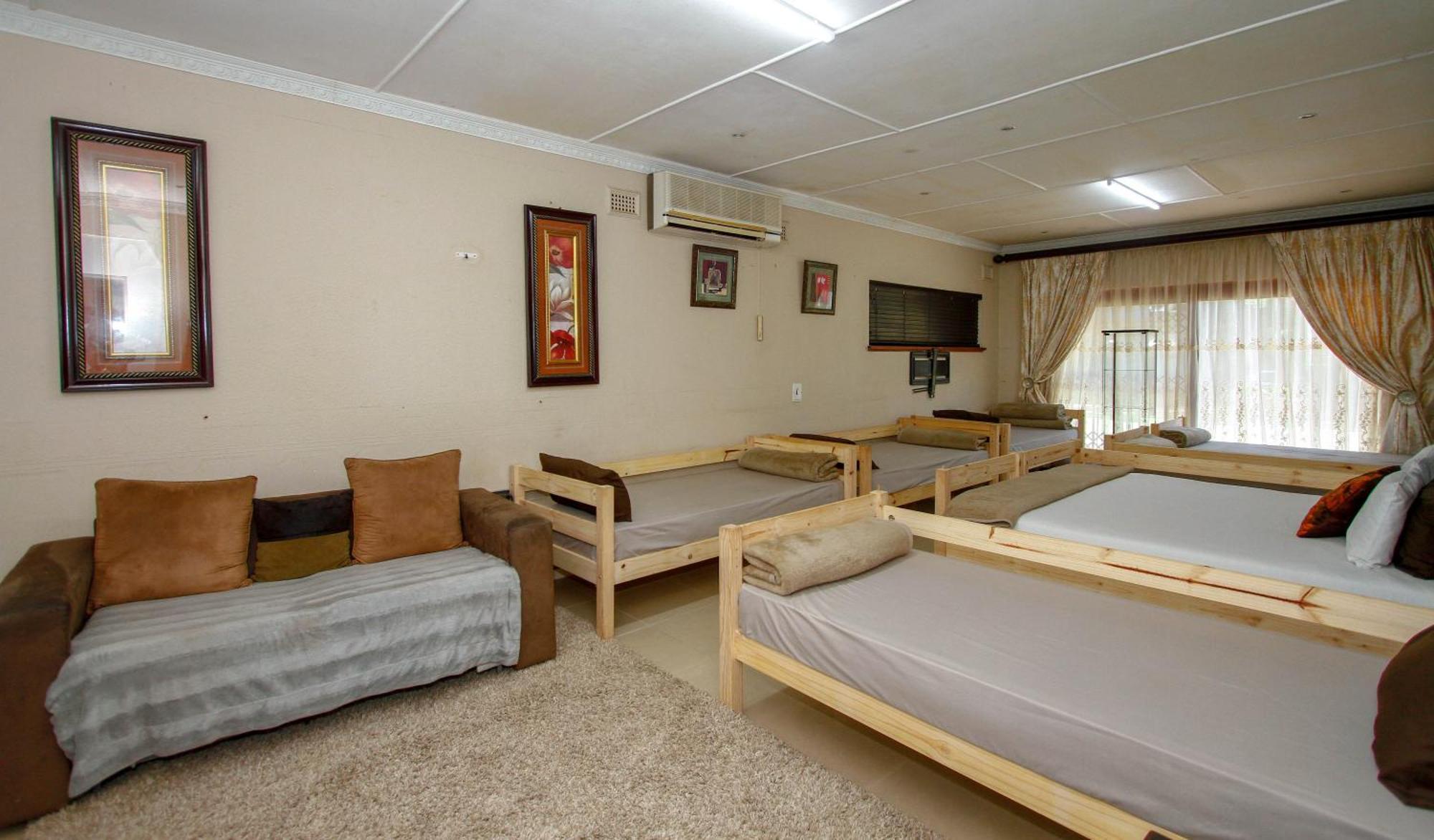 Umhlanga Self Catering Guest House ダーバン エクステリア 写真