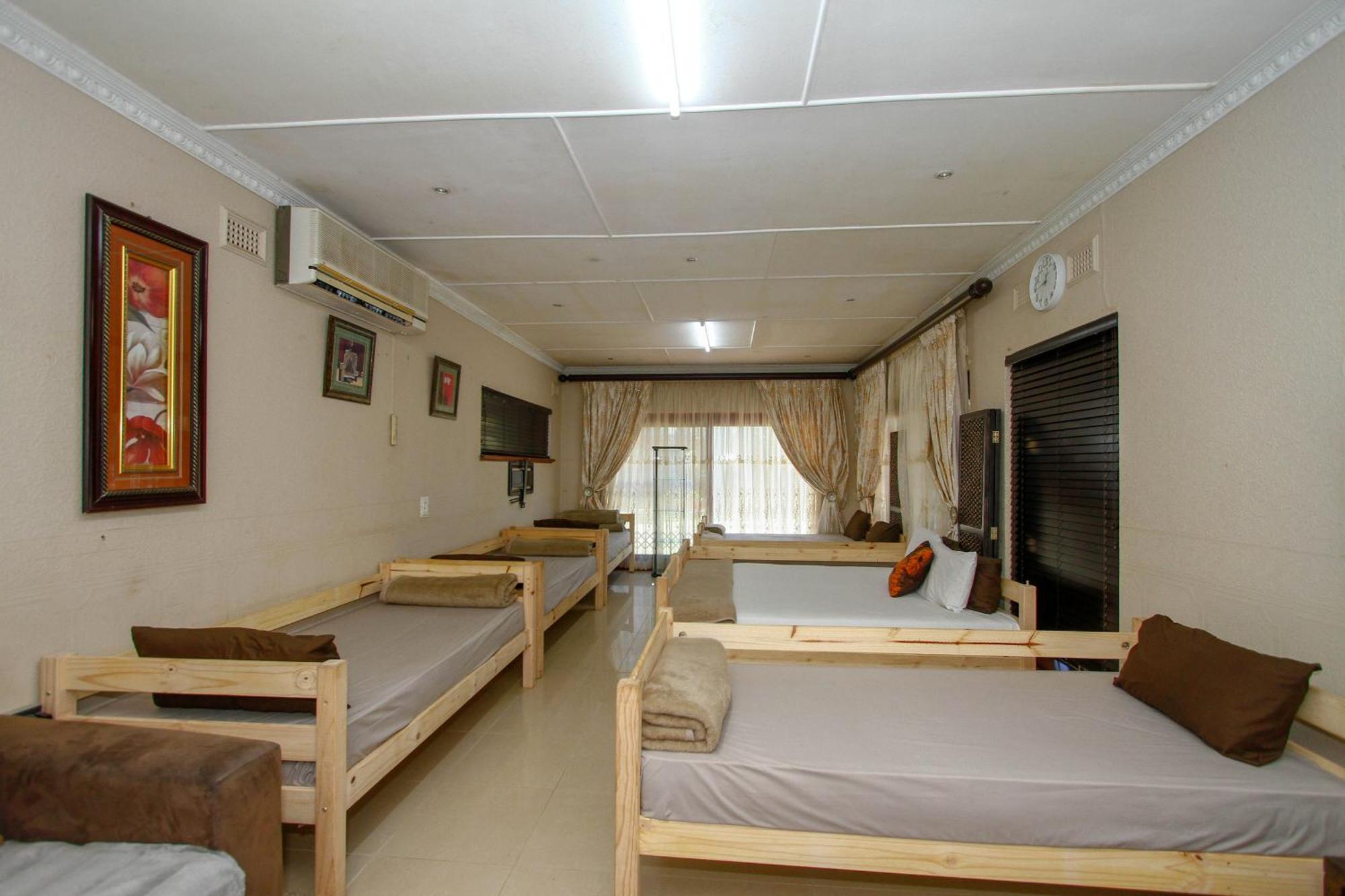 Umhlanga Self Catering Guest House ダーバン エクステリア 写真